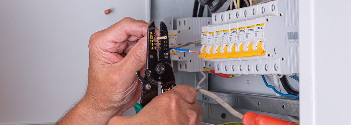 Überspannungsschutz im Eigenheim – warum moderne Elektrik mehr Sicherheit braucht